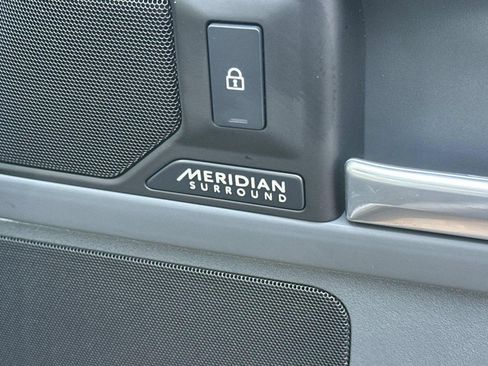 Certified 2025 Land Rover Defender 110 X-Dynamic SE AWD/4WD image 19