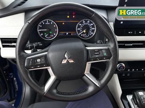 Used 2025 Mitsubishi Outlander SE FWD image 10
