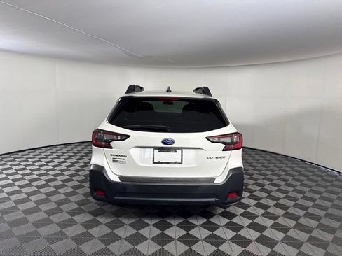 Used 2024 Subaru Outback Premium AWD/4WD image 4