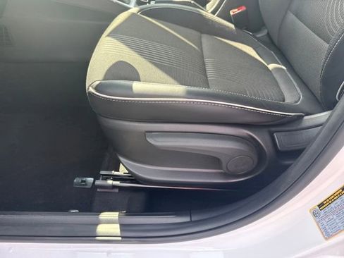 Used 2024 Hyundai Venue Limited image 11