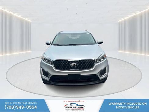 Used 2017 Kia Sorento AWD image 2