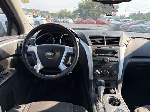 Used 2011 Chevrolet Traverse LT FWD image 11