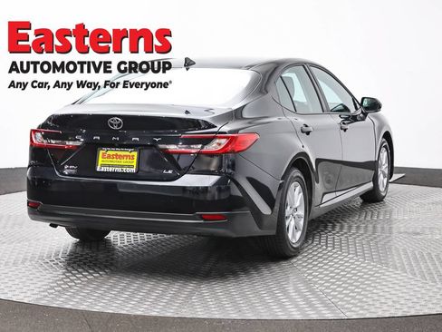 Used 2025 Toyota Camry LE FWD image 5