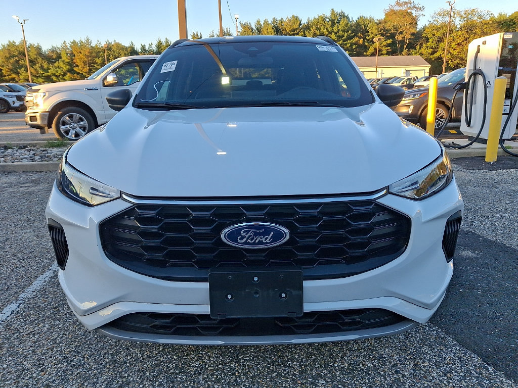 Used 2023 Ford Escape ST-Line w/ Tech Pack #1 AWD/4WD image 2