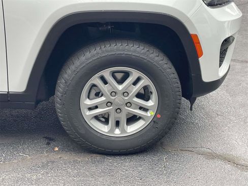 New 2025 Jeep Grand Cherokee Laredo w/ Luxury Tech Group I image 14