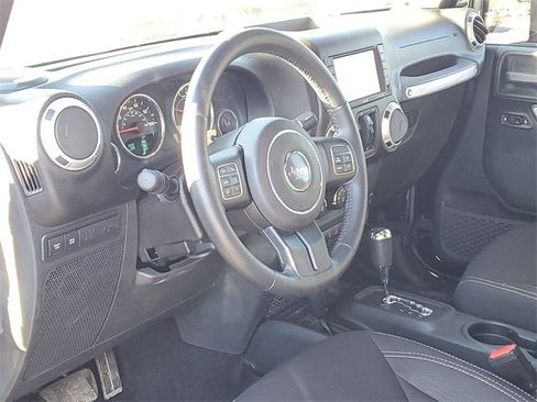 Used 2015 Jeep Wrangler Unlimited Rubicon w/ Connectivity Group image 6