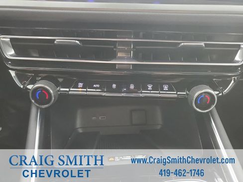 Used 2025 Chevrolet Traverse LT FWD image 27
