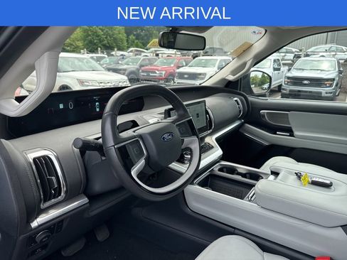 Certified 2025 Ford Expedition Platinum AWD/4WD image 11