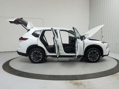 Used 2026 Nissan Rogue Platinum w/ Platinum Premium Package AWD/4WD image 16