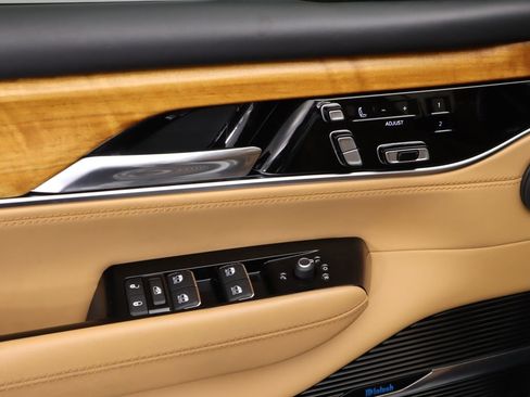 Used 2022 Jeep Grand Wagoneer Series III w/ Flexible Seating Group image 25