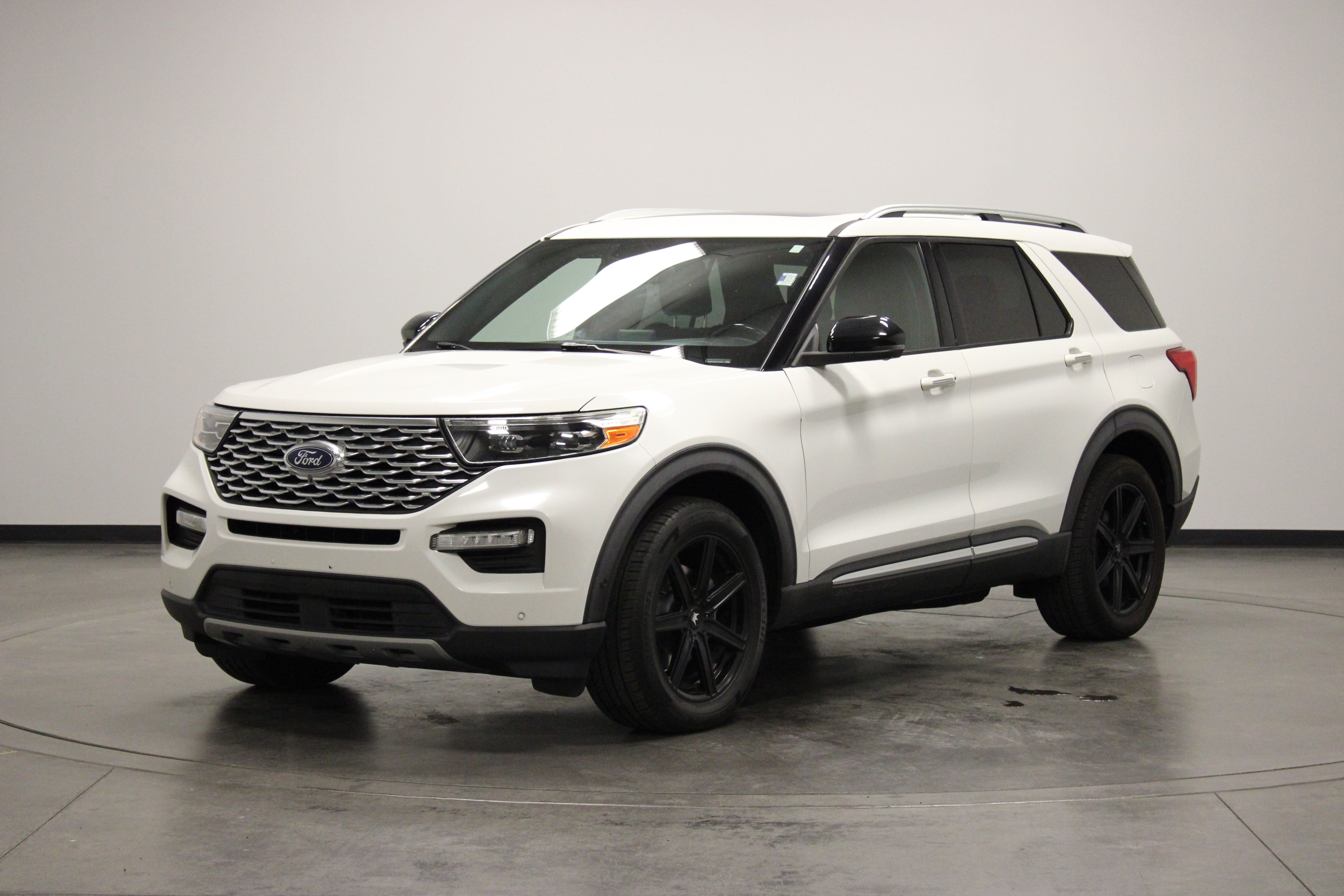 Used 2020 Ford Explorer Platinum w/ Premium Technology Package AWD/4WD image 4