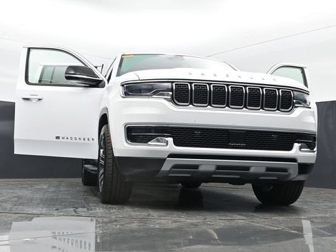 Used 2024 Jeep Wagoneer Series II w/ Flexible Seating Group RWD image 39