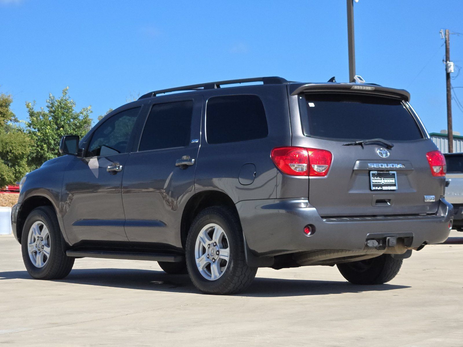 Used 2015 Toyota Sequoia SR5 RWD image 3
