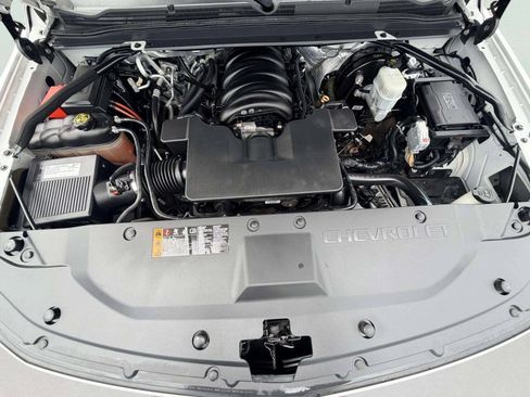 Used 2018 Chevrolet Suburban Premier AWD/4WD image 16