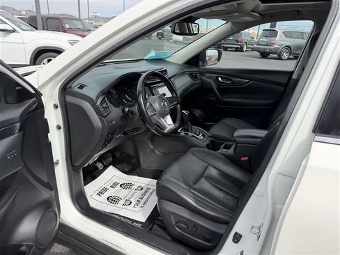 Used 2017 Nissan Rogue SL w/ SL Premium Package AWD/4WD image 8