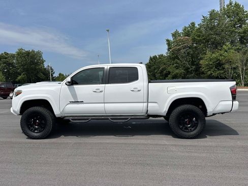 Used 2017 Toyota Tacoma TRD Sport w/ Premium & Technology Package AWD/4WD image 23