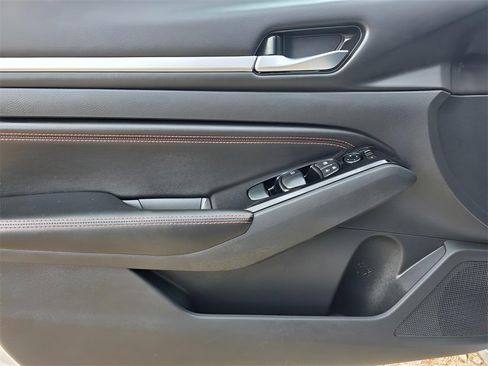 Used 2023 Nissan Altima 2.5 SR image 15