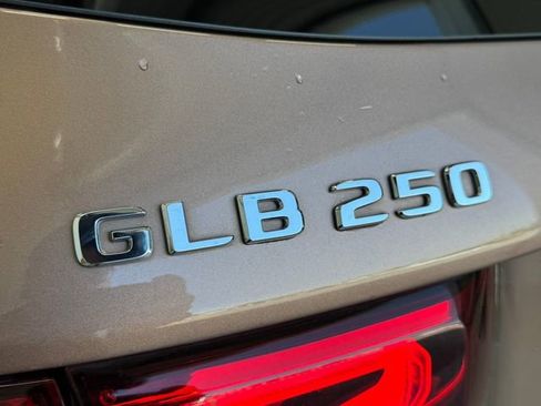 Used 2023 Mercedes-Benz GLB 250 image 32