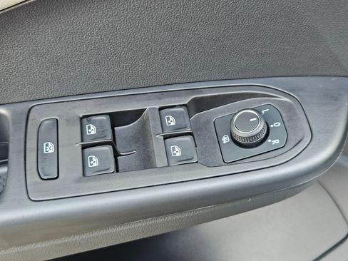 New 2025 Volkswagen Taos SE image 10