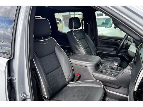 Used 2024 GMC Sierra 1500 AT4X image 8