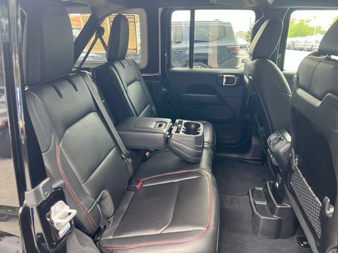 Used 2024 Jeep Wrangler Unlimited Rubicon AWD/4WD image 15
