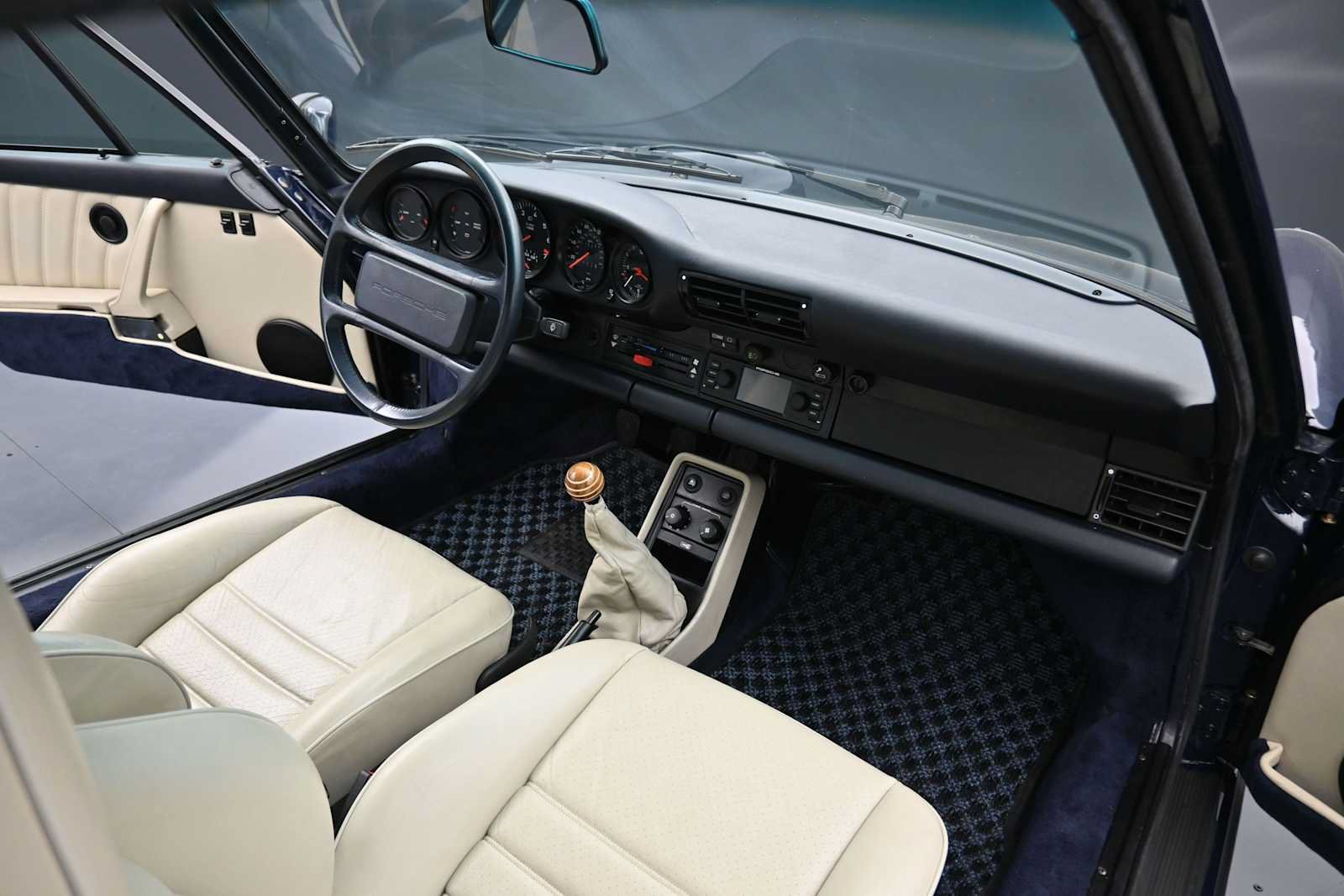 Used 1987 Porsche 911 Carrera RWD image 19