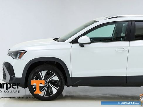 Used 2025 Volkswagen Taos SE w/ Panoramic Sunroof Package image 3