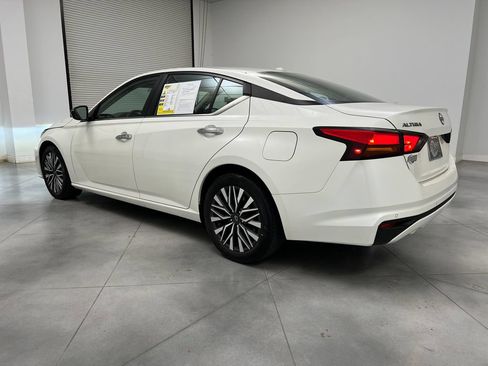 Used 2025 Nissan Altima 2.5 SV FWD image 6