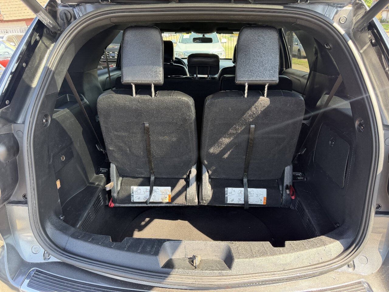 Used 2018 Ford Explorer XLT w/ Equipment Group 202A FWD image 21