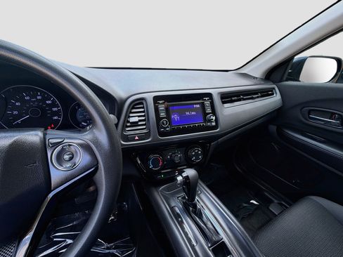 Used 2022 Honda HR-V LX image 12