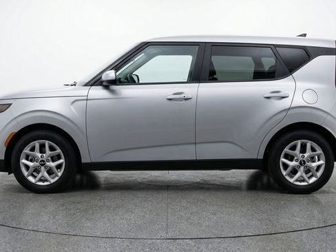 Used 2025 Kia Soul LX w/ LX Technology Package FWD image 5
