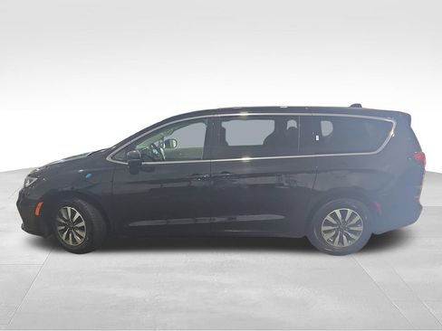 Used 2023 Chrysler Pacifica Touring-L FWD image 2