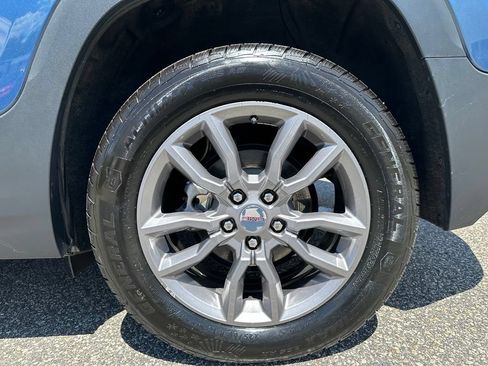Used 2024 GMC Terrain SLT AWD/4WD image 16
