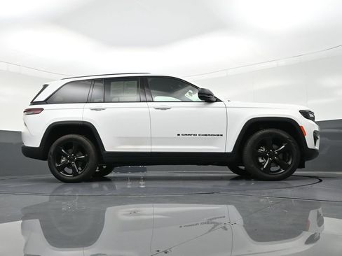 Used 2025 Jeep Grand Cherokee Limited w/ Black Appearance Package RWD image 28