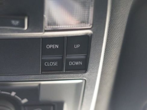 Used 2017 Toyota Tacoma TRD Off-Road image 39