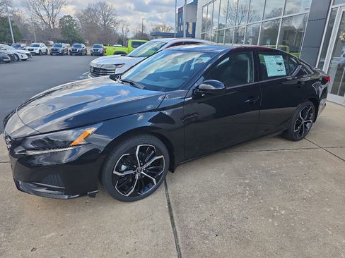 Used 2025 Nissan Altima 2.5 SR image 7