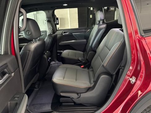 Used 2025 GMC Acadia AT4 w/ Luxury Package AWD/4WD image 31