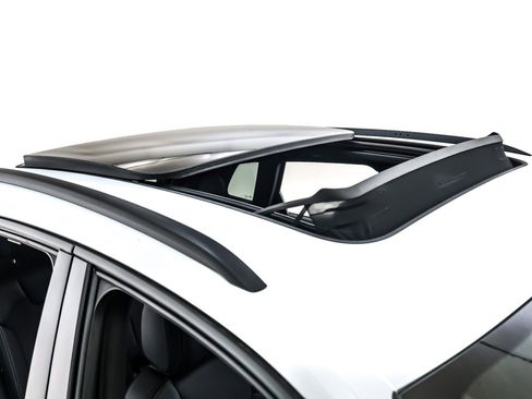 Used 2024 Audi Q5 e Prestige w/ Prestige Package image 23