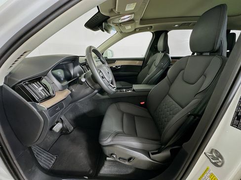 Used 2025 Volvo XC90 B5 Plus image 13