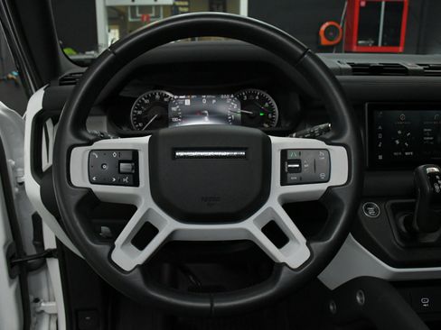 Used 2023 Land Rover Defender 110 S image 21