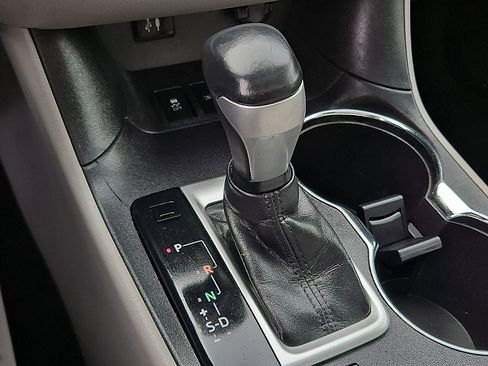 Used 2016 Toyota Highlander XLE image 15