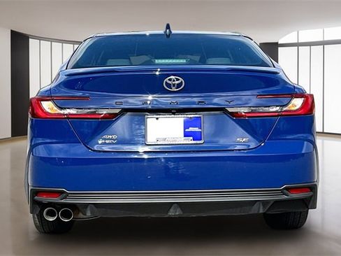 Used 2025 Toyota Camry SE image 5
