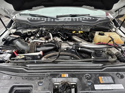 Used 2017 Ford F550 2WD Crew Cab Super Duty image 12