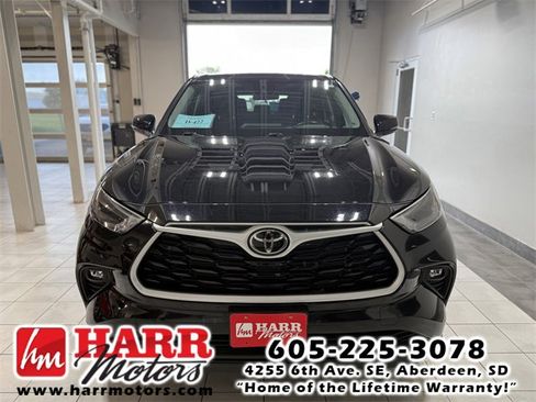 Used 2022 Toyota Highlander LE image 6