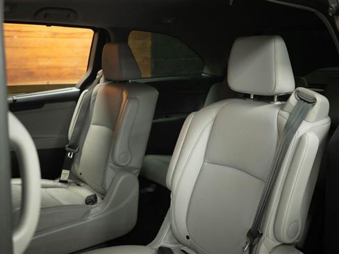 Used 2024 Honda Odyssey EX-L image 13