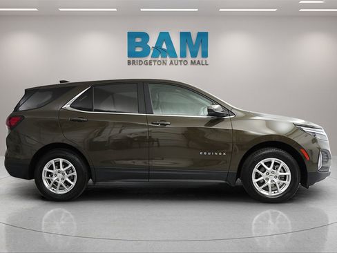Used 2024 Chevrolet Equinox LT image 2