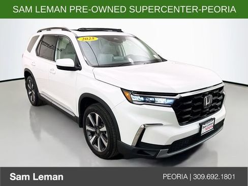 Used 2025 Honda Pilot Touring image 1
