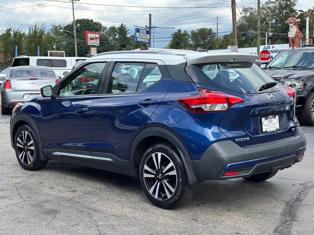 Used 2019 Nissan Kicks SR w/ SR Premium Package FWD image 6