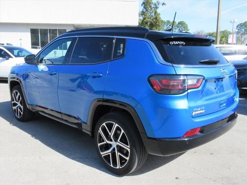 Used 2024 Jeep Compass Limited w/ Elite Group image 4