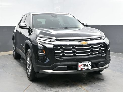 Used 2025 Chevrolet Equinox LT FWD image 2